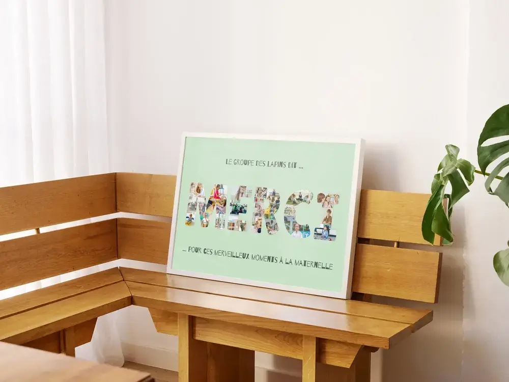 Collage de photos d’enfants en forme de lettres sur fond vert menthe, encadré en blanc et posé sur un banc en bois