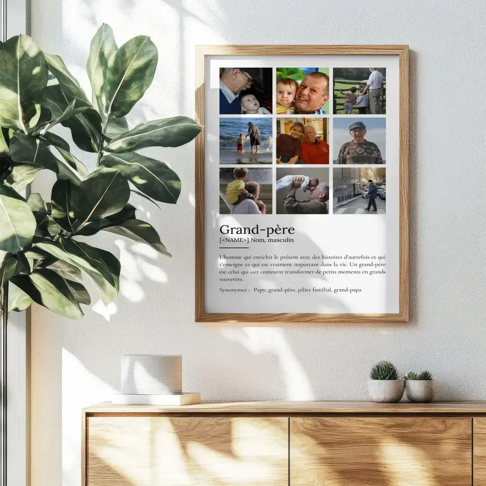 Affiche définition de grand-père avec neuf photos, encadrée en bois au-dessus d'un buffet près d'une grande plante