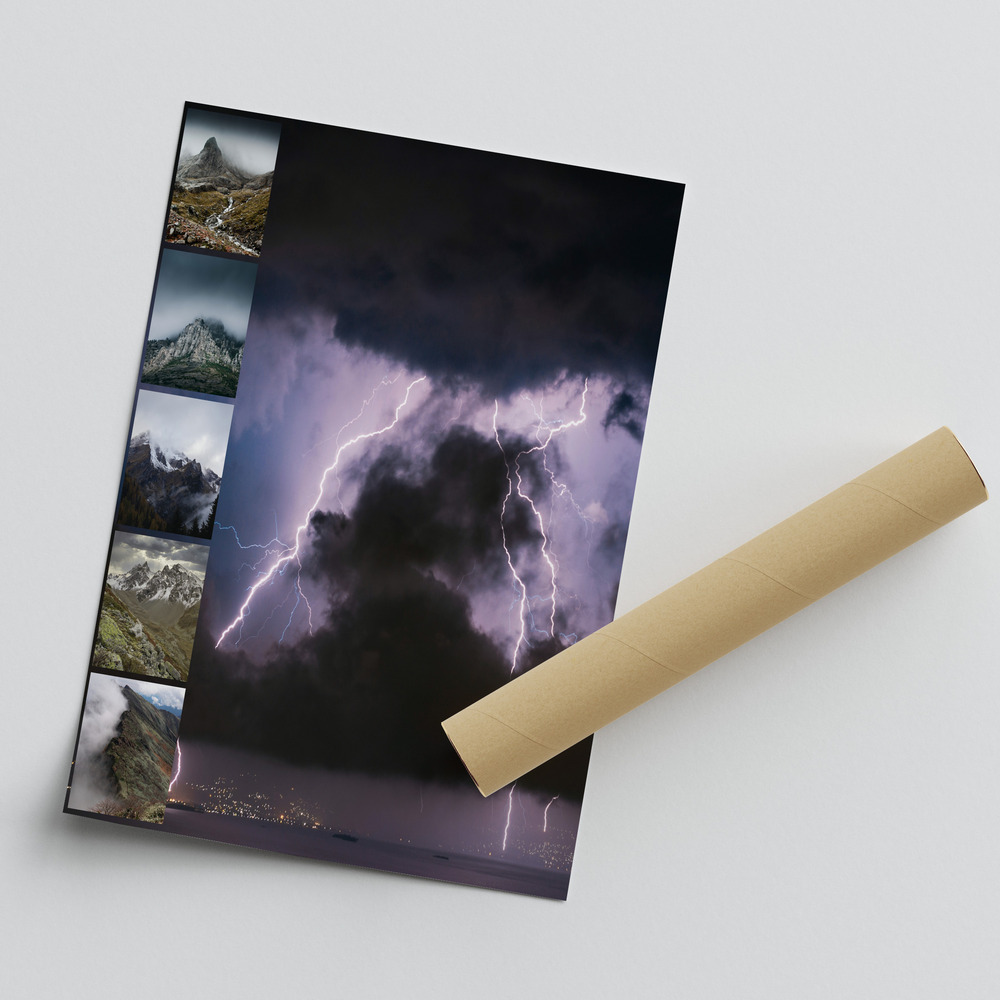 Poster photo partiellement enroulé, avec un grand éclair et de petites photos de montagnes brumeuses à gauche