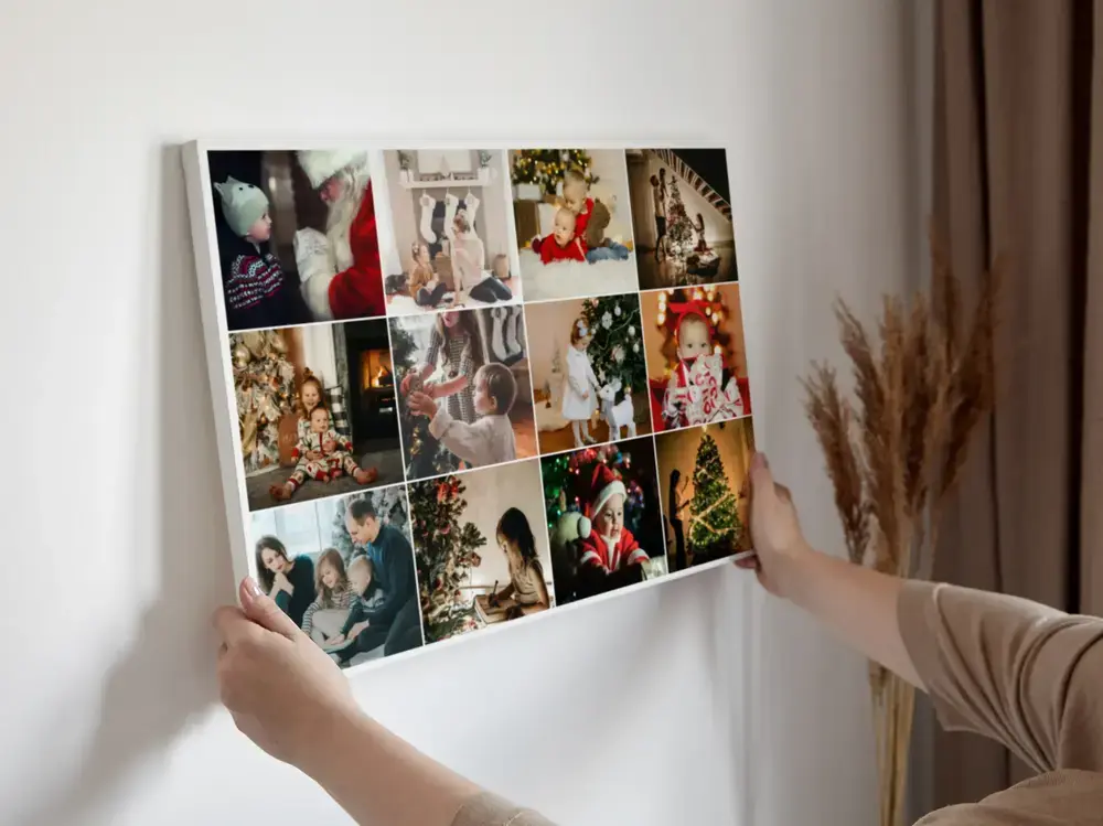 Collage photo de Noël horizontal, avec photos de famille en grille, au mur près d’un vase de fleurs séchées