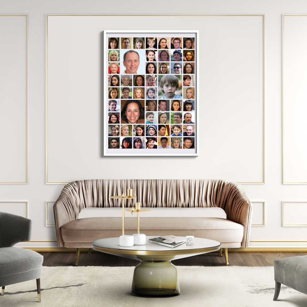 Collage photo en grille avec de nombreux portraits et quelques agrandissements, encadré en blanc au-dessus du canapé